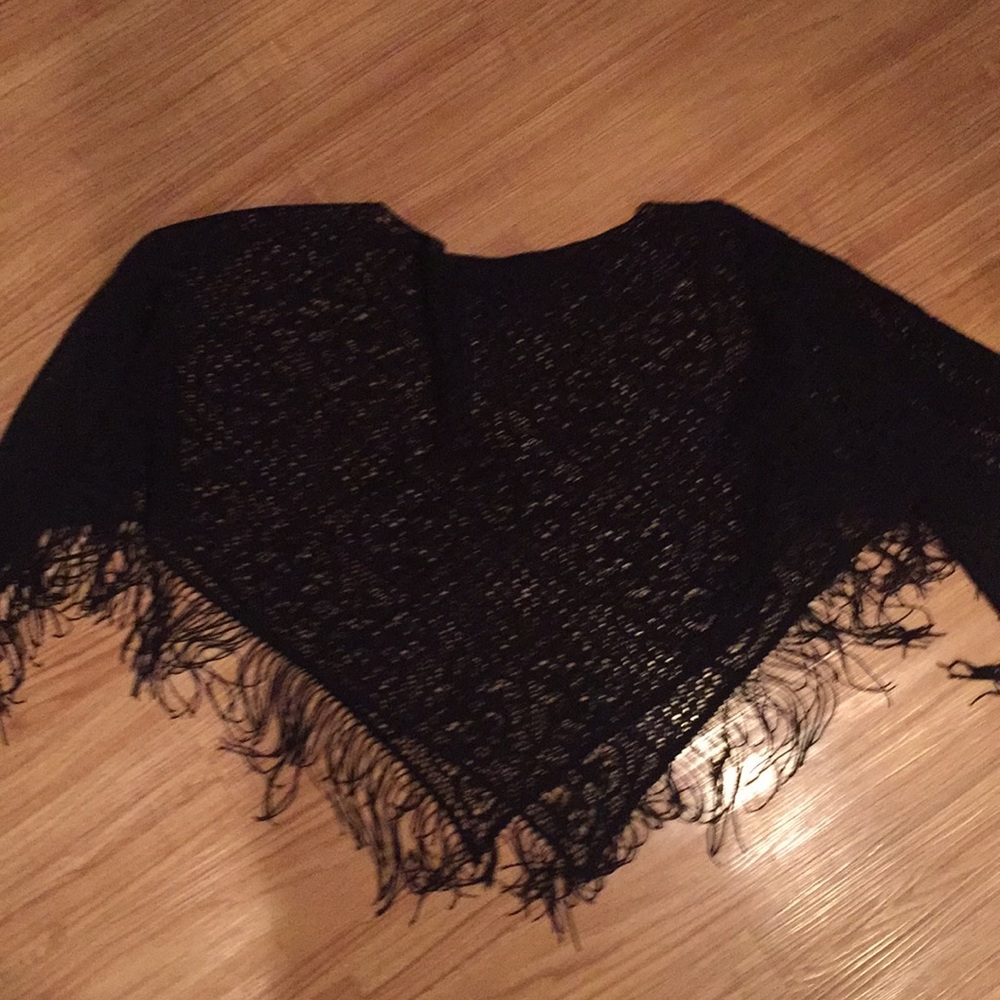 Beautiful Shawl - Picture 3 of 4